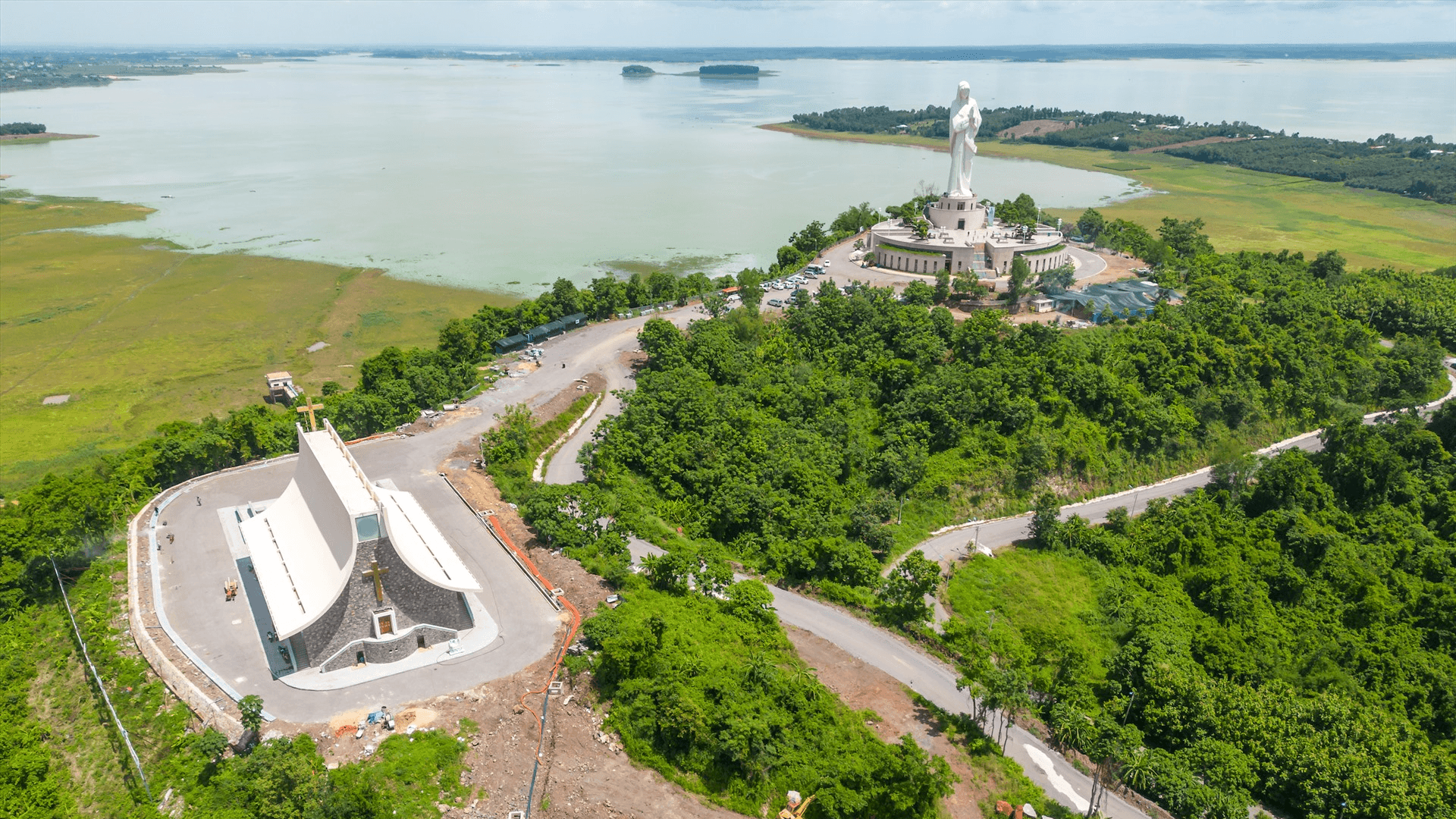 Trung Tâm Đức Mẹ Núi Cúi