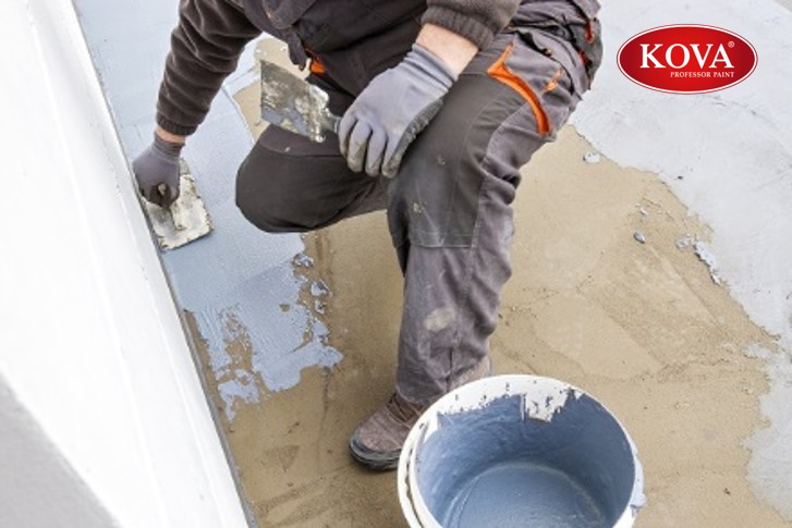 Chất chống thấm sàn nhà vệ sinh Kova: Giữ cho sàn nhà vệ sinh luôn khô ráo và sạch sẽ với chất chống thấm đến từ Kova. Hãy xem hình ảnh để hiểu rõ hơn về ứng dụng của sản phẩm này.